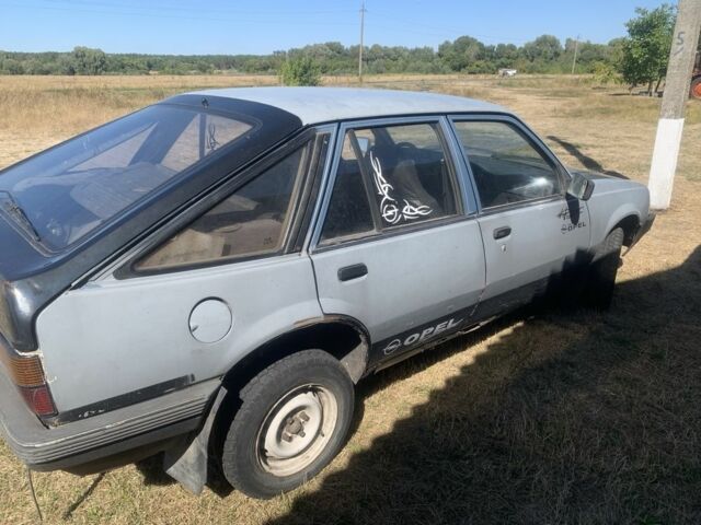 Сірий Опель Аскона, об'ємом двигуна 1.6 л та пробігом 70 тис. км за 404 $, фото 1 на Automoto.ua