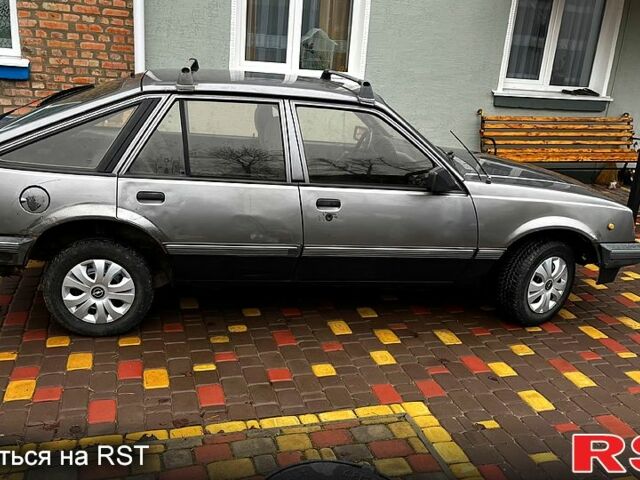 Сірий Опель Аскона, об'ємом двигуна 1.6 л та пробігом 369 тис. км за 800 $, фото 5 на Automoto.ua