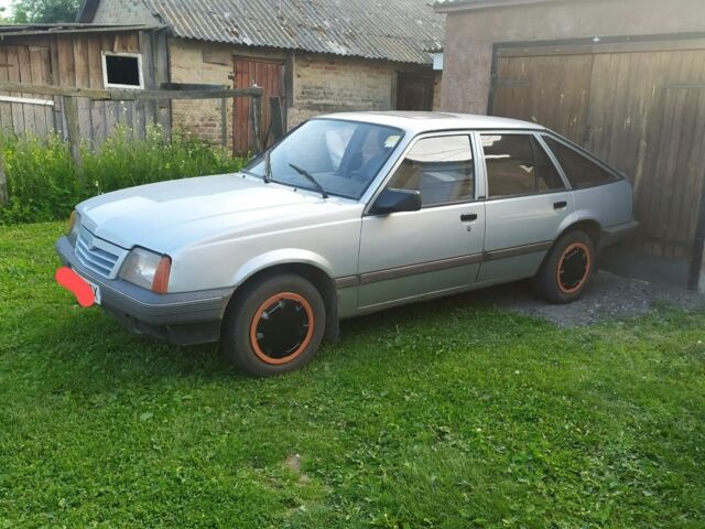 Сірий Опель Аскона, об'ємом двигуна 1 л та пробігом 1 тис. км за 1500 $, фото 1 на Automoto.ua