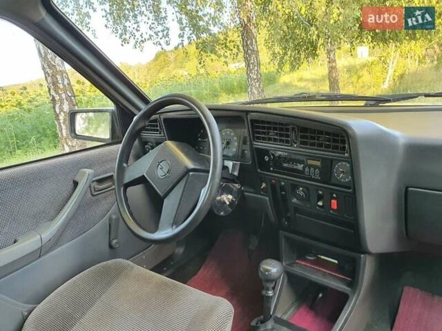 Серый Опель Аскона, объемом двигателя 1.6 л и пробегом 177 тыс. км за 800 $, фото 9 на Automoto.ua