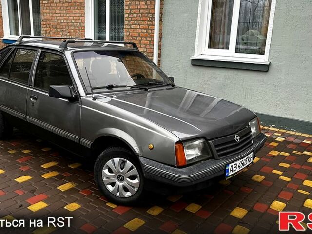 Сірий Опель Аскона, об'ємом двигуна 1.6 л та пробігом 369 тис. км за 800 $, фото 9 на Automoto.ua