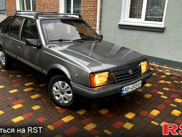 Сірий Опель Аскона, об'ємом двигуна 1.6 л та пробігом 369 тис. км за 800 $, фото 1 на Automoto.ua