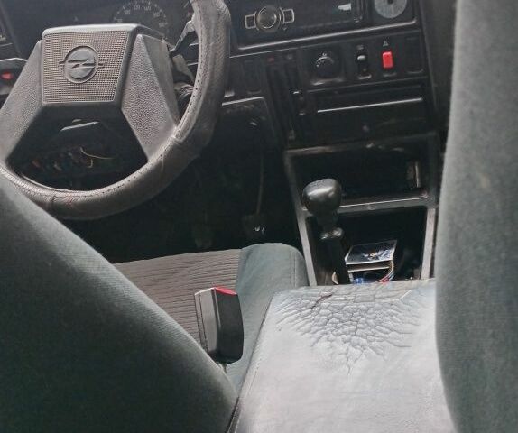 Серый Опель Аскона, объемом двигателя 1.6 л и пробегом 55 тыс. км за 650 $, фото 4 на Automoto.ua