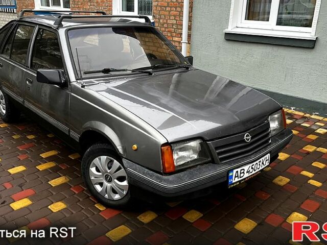 Сірий Опель Аскона, об'ємом двигуна 1.6 л та пробігом 369 тис. км за 800 $, фото 10 на Automoto.ua