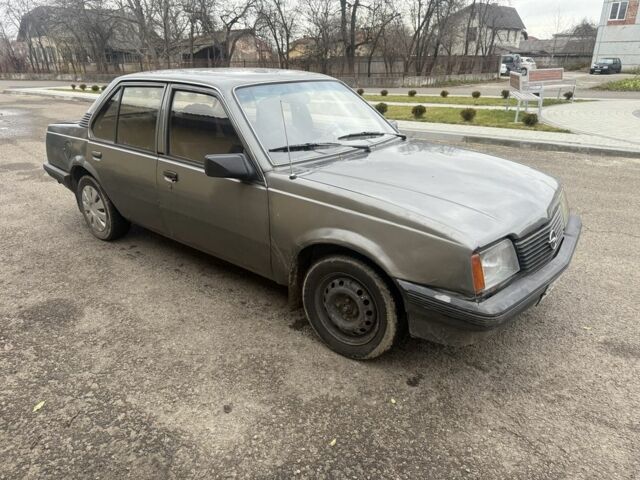 Серый Опель Аскона, объемом двигателя 1.6 л и пробегом 180 тыс. км за 350 $, фото 1 на Automoto.ua