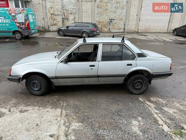 Серый Опель Аскона, объемом двигателя 0 л и пробегом 130 тыс. км за 1000 $, фото 1 на Automoto.ua