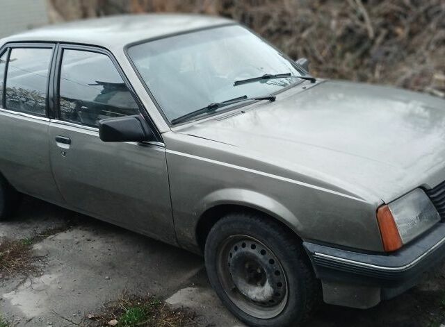 Серый Опель Аскона, объемом двигателя 1.6 л и пробегом 86 тыс. км за 832 $, фото 1 на Automoto.ua