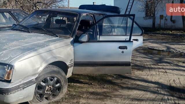 Серый Опель Аскона, объемом двигателя 1.3 л и пробегом 300 тыс. км за 600 $, фото 2 на Automoto.ua