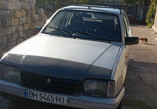 Сірий Опель Аскона, об'ємом двигуна 1.6 л та пробігом 250 тис. км за 850 $, фото 3 на Automoto.ua