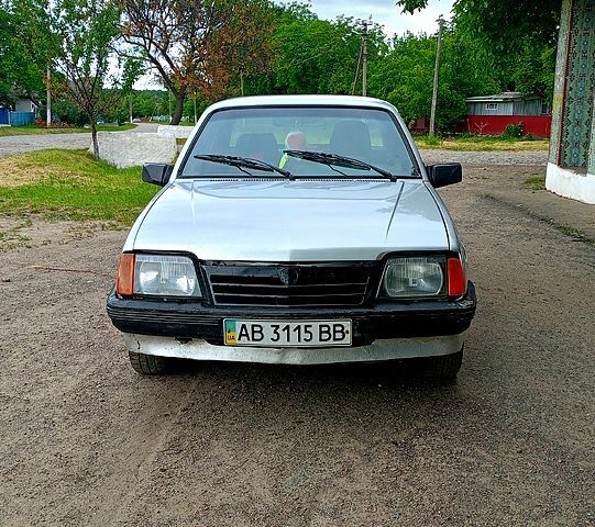 Сірий Опель Аскона, об'ємом двигуна 1.6 л та пробігом 263 тис. км за 850 $, фото 8 на Automoto.ua