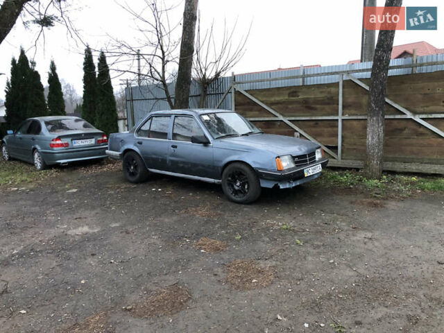 Серый Опель Аскона, объемом двигателя 1.6 л и пробегом 300 тыс. км за 350 $, фото 5 на Automoto.ua