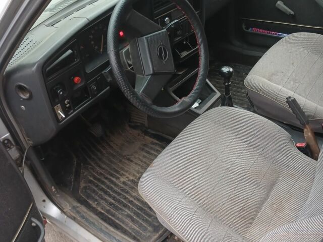 Сірий Опель Аскона, об'ємом двигуна 1 л та пробігом 3 тис. км за 940 $, фото 5 на Automoto.ua