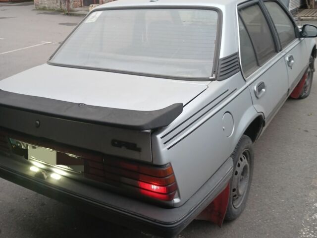 Сірий Опель Аскона, об'ємом двигуна 1 л та пробігом 3 тис. км за 940 $, фото 4 на Automoto.ua