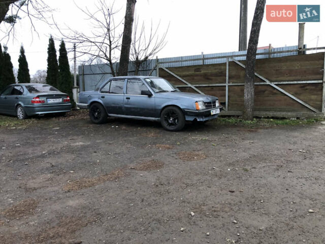 Серый Опель Аскона, объемом двигателя 1.6 л и пробегом 300 тыс. км за 350 $, фото 2 на Automoto.ua