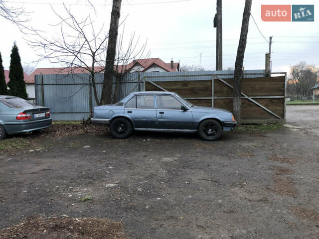 Серый Опель Аскона, объемом двигателя 1.6 л и пробегом 300 тыс. км за 350 $, фото 1 на Automoto.ua