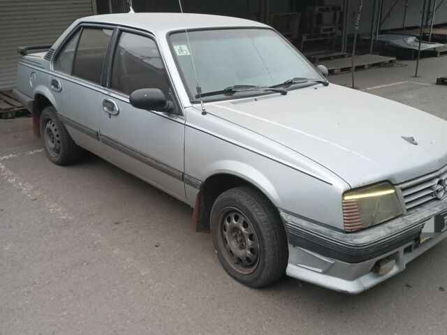Сірий Опель Аскона, об'ємом двигуна 1 л та пробігом 3 тис. км за 940 $, фото 1 на Automoto.ua