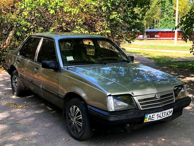 Серый Опель Аскона, объемом двигателя 2 л и пробегом 0 тыс. км за 700 $, фото 1 на Automoto.ua