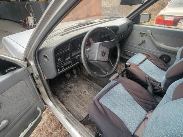 Серый Опель Аскона, объемом двигателя 1.6 л и пробегом 50 тыс. км за 700 $, фото 7 на Automoto.ua