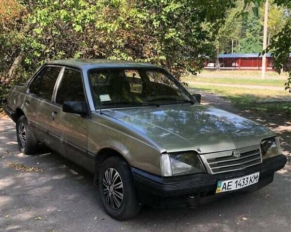 Сірий Опель Аскона, об'ємом двигуна 2 л та пробігом 300 тис. км за 849 $, фото 1 на Automoto.ua