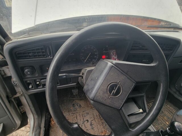 Серый Опель Аскона, объемом двигателя 1.6 л и пробегом 50 тыс. км за 700 $, фото 5 на Automoto.ua