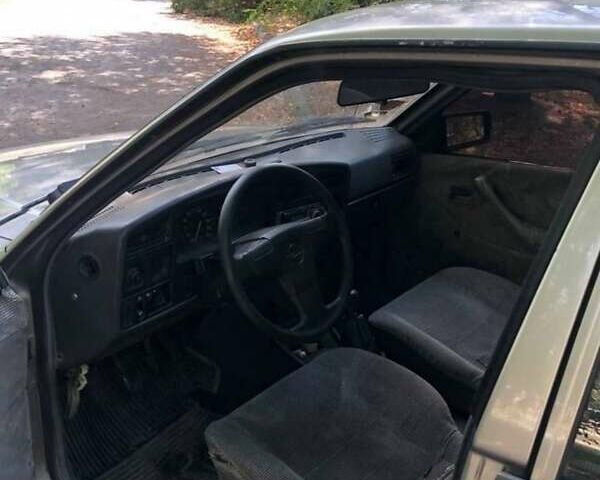 Сірий Опель Аскона, об'ємом двигуна 2 л та пробігом 300 тис. км за 849 $, фото 5 на Automoto.ua