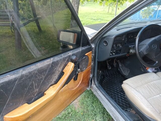 Серый Опель Аскона, объемом двигателя 0 л и пробегом 300 тыс. км за 500 $, фото 7 на Automoto.ua