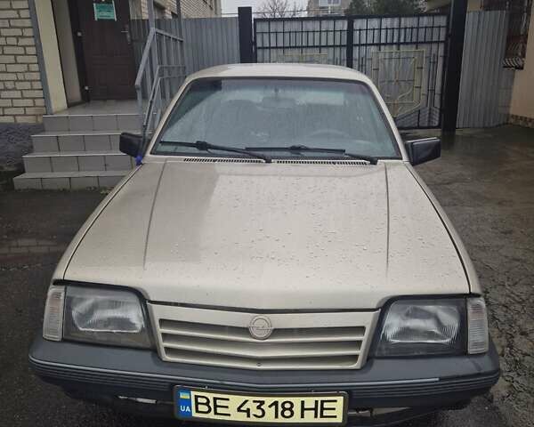 Серый Опель Аскона, объемом двигателя 1.58 л и пробегом 108 тыс. км за 1657 $, фото 3 на Automoto.ua