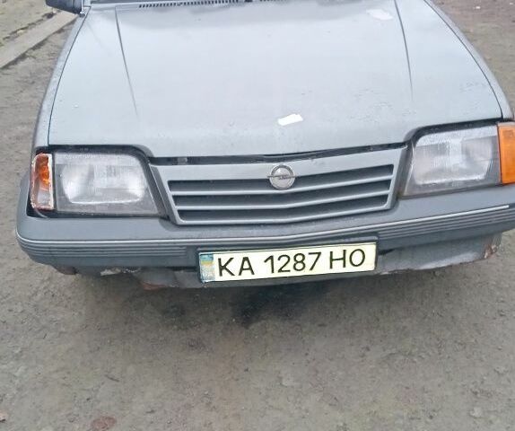 Серый Опель Аскона, объемом двигателя 1.6 л и пробегом 47 тыс. км за 350 $, фото 4 на Automoto.ua