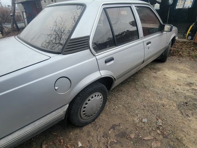 Серый Опель Аскона, объемом двигателя 1.6 л и пробегом 50 тыс. км за 700 $, фото 1 на Automoto.ua