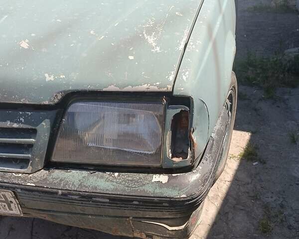 Серый Опель Аскона, объемом двигателя 1.8 л и пробегом 250 тыс. км за 734 $, фото 1 на Automoto.ua
