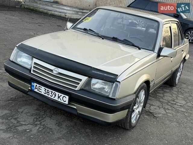 Сірий Опель Аскона, об'ємом двигуна 1.59 л та пробігом 100 тис. км за 2300 $, фото 4 на Automoto.ua