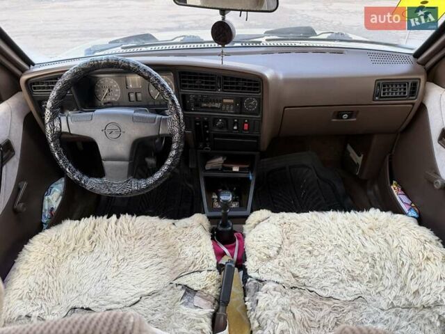 Сірий Опель Аскона, об'ємом двигуна 1.59 л та пробігом 100 тис. км за 2300 $, фото 28 на Automoto.ua