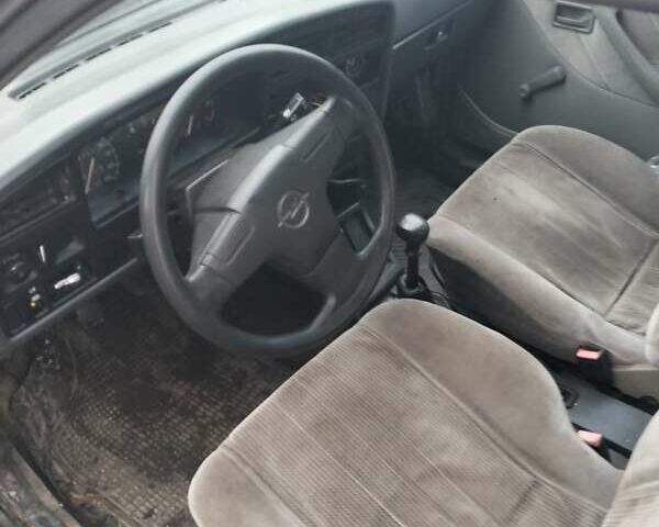 Сірий Опель Аскона, об'ємом двигуна 2 л та пробігом 215 тис. км за 350 $, фото 3 на Automoto.ua