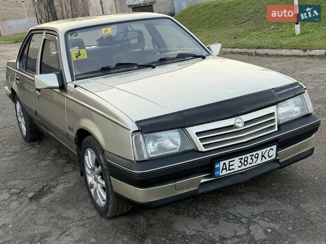 Сірий Опель Аскона, об'ємом двигуна 1.59 л та пробігом 100 тис. км за 2300 $, фото 16 на Automoto.ua