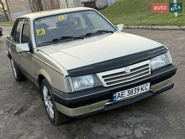 Сірий Опель Аскона, об'ємом двигуна 1.59 л та пробігом 100 тис. км за 2300 $, фото 5 на Automoto.ua