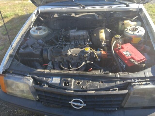 Серый Опель Аскона, объемом двигателя 2 л и пробегом 567 тыс. км за 401 $, фото 2 на Automoto.ua