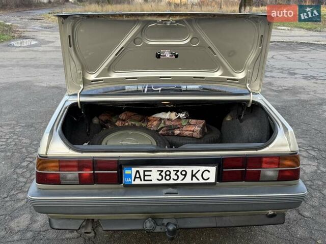 Сірий Опель Аскона, об'ємом двигуна 1.59 л та пробігом 100 тис. км за 2300 $, фото 39 на Automoto.ua