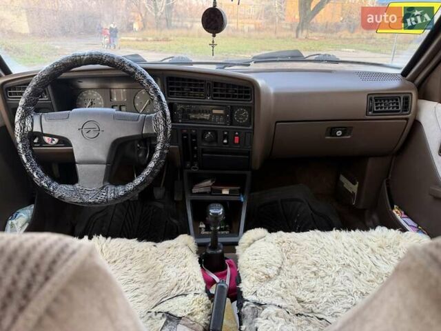 Сірий Опель Аскона, об'ємом двигуна 1.59 л та пробігом 100 тис. км за 2300 $, фото 22 на Automoto.ua