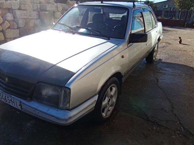 Сірий Опель Аскона, об'ємом двигуна 0 л та пробігом 250 тис. км за 850 $, фото 4 на Automoto.ua