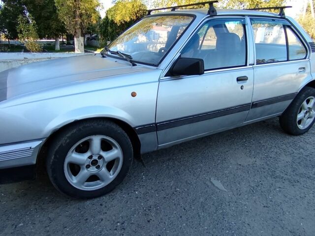 Сірий Опель Аскона, об'ємом двигуна 0 л та пробігом 250 тис. км за 850 $, фото 1 на Automoto.ua