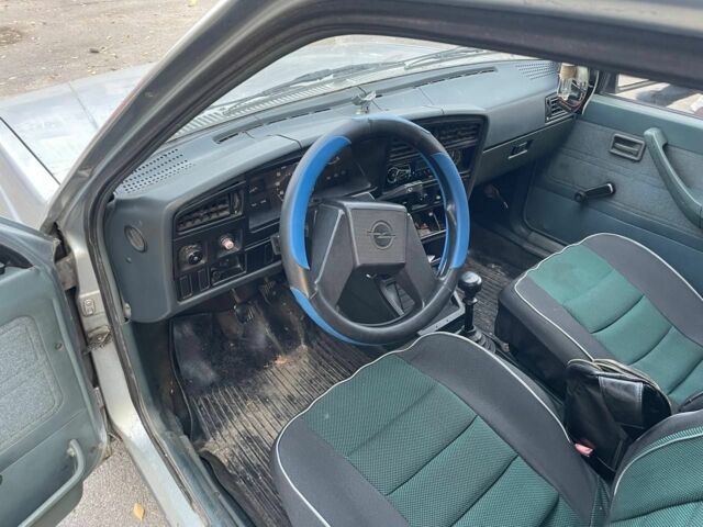 Серый Опель Аскона, объемом двигателя 1.6 л и пробегом 198 тыс. км за 660 $, фото 3 на Automoto.ua