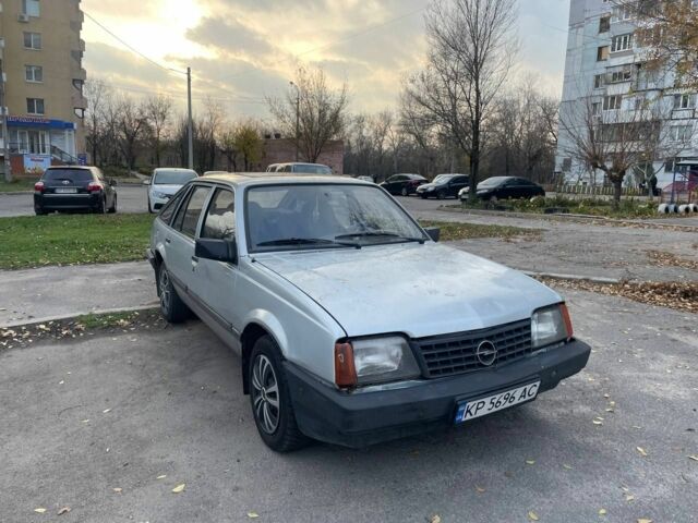 Серый Опель Аскона, объемом двигателя 1.6 л и пробегом 198 тыс. км за 660 $, фото 6 на Automoto.ua