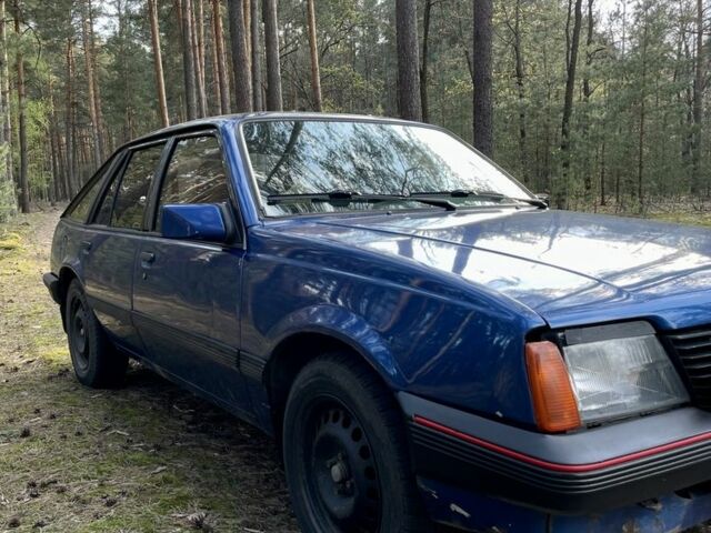 Синій Опель Аскона, об'ємом двигуна 1.8 л та пробігом 88 тис. км за 850 $, фото 2 на Automoto.ua
