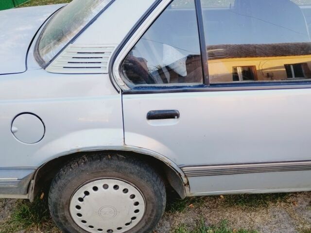 Синий Опель Аскона, объемом двигателя 1 л и пробегом 652 тыс. км за 900 $, фото 7 на Automoto.ua