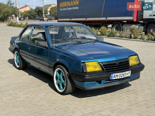 Синій Опель Аскона, об'ємом двигуна 1.6 л та пробігом 100 тис. км за 2600 $, фото 1 на Automoto.ua