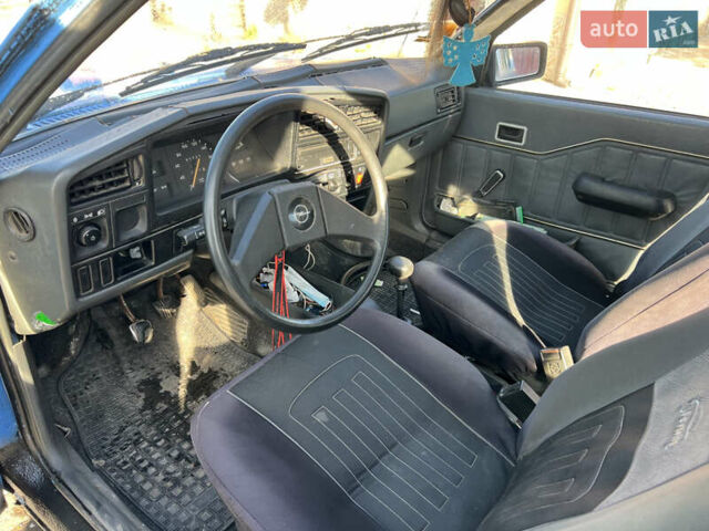 Синий Опель Аскона, объемом двигателя 1.6 л и пробегом 200 тыс. км за 850 $, фото 10 на Automoto.ua