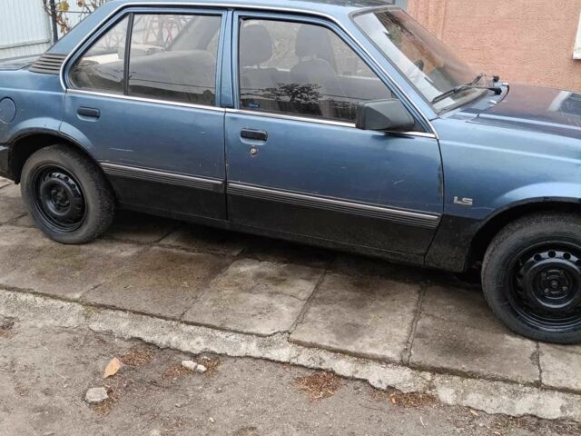 Синий Опель Аскона, объемом двигателя 1.6 л и пробегом 100 тыс. км за 1000 $, фото 2 на Automoto.ua