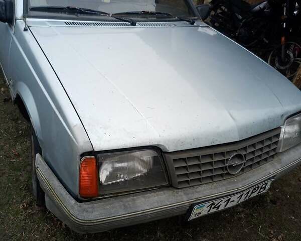 Синий Опель Аскона, объемом двигателя 1.6 л и пробегом 90 тыс. км за 500 $, фото 1 на Automoto.ua