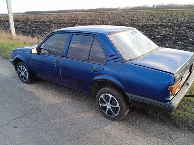 Синий Опель Аскона, объемом двигателя 1.6 л и пробегом 178 тыс. км за 713 $, фото 4 на Automoto.ua