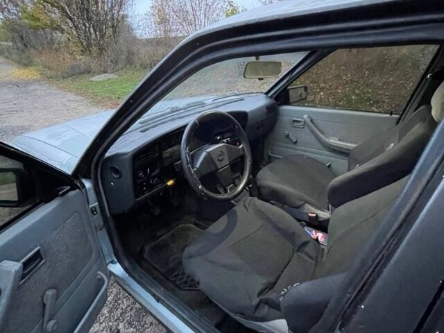 Синий Опель Аскона, объемом двигателя 1.8 л и пробегом 100 тыс. км за 950 $, фото 3 на Automoto.ua